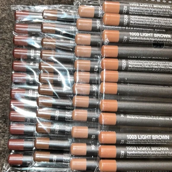 Italia Deluxe ultraFine Eyeliner - Picture 9 of 9